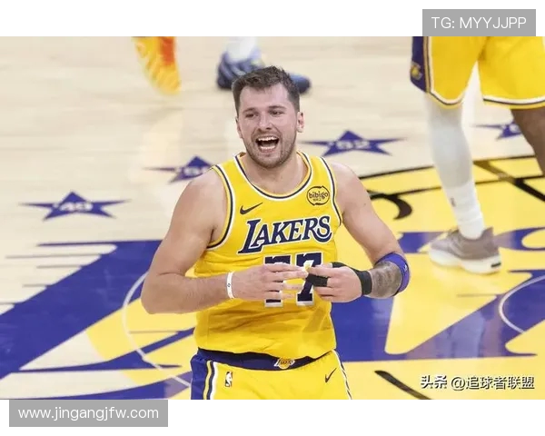 原创字母哥交易倒计时！湖人10换2豪赌，东契奇亲自招募，雄鹿时代将终结